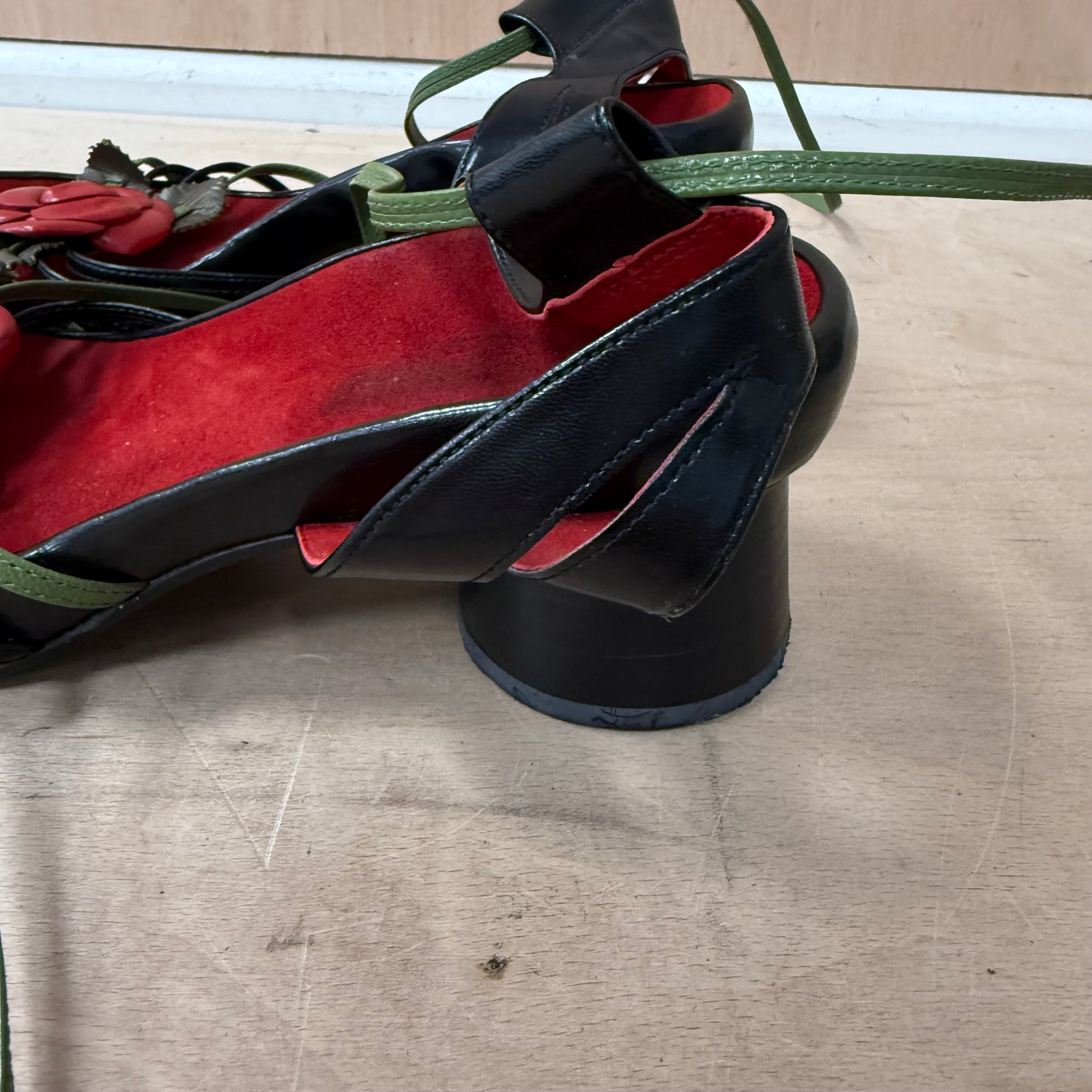 Shellys leather rose detailed circular heels size 6 UK