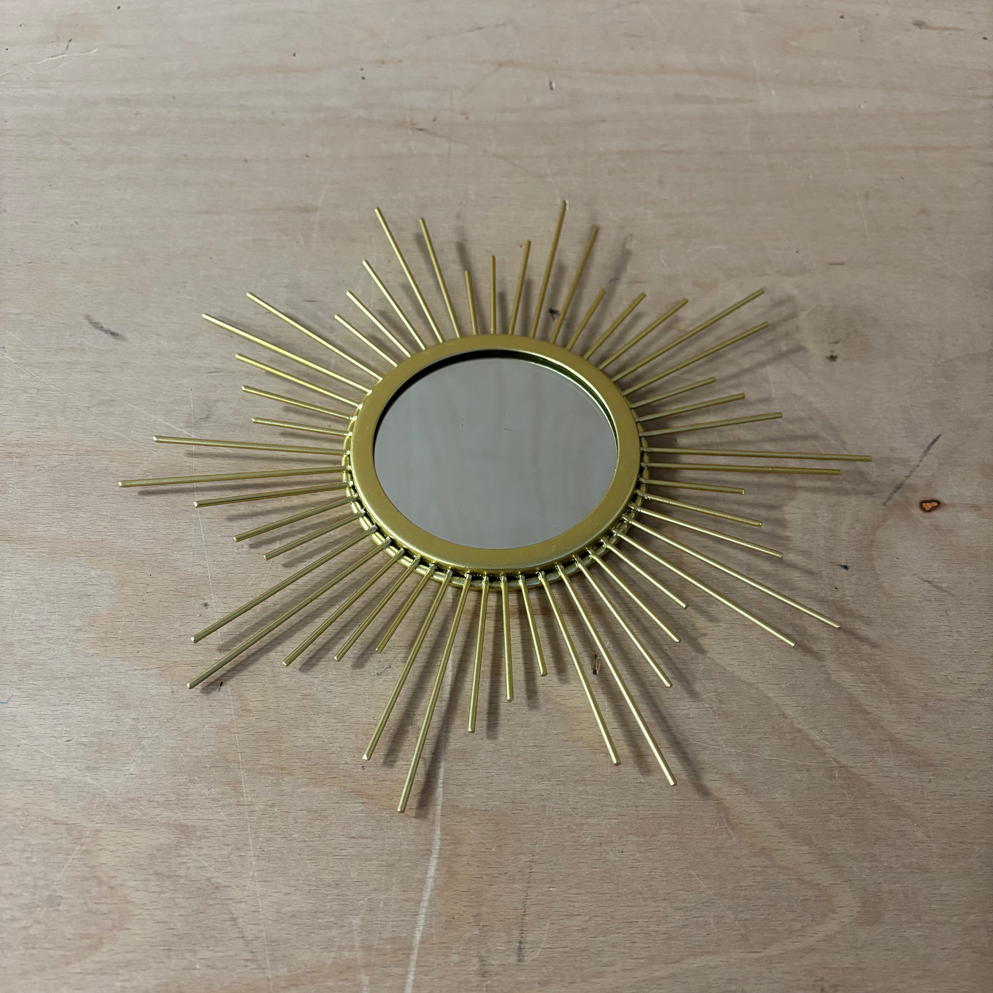 Star mirror in gold