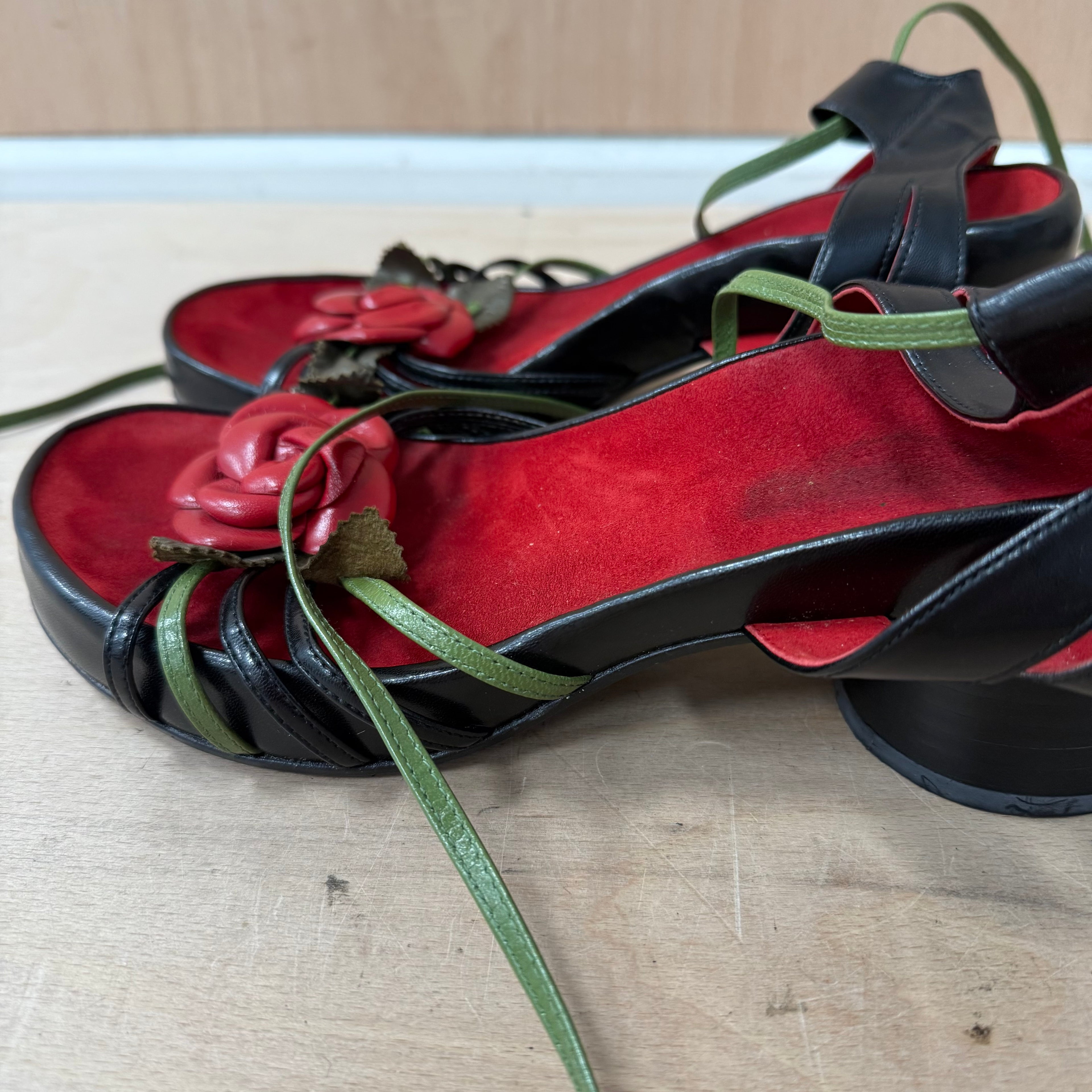 Shellys leather rose detailed circular heels size 6 UK