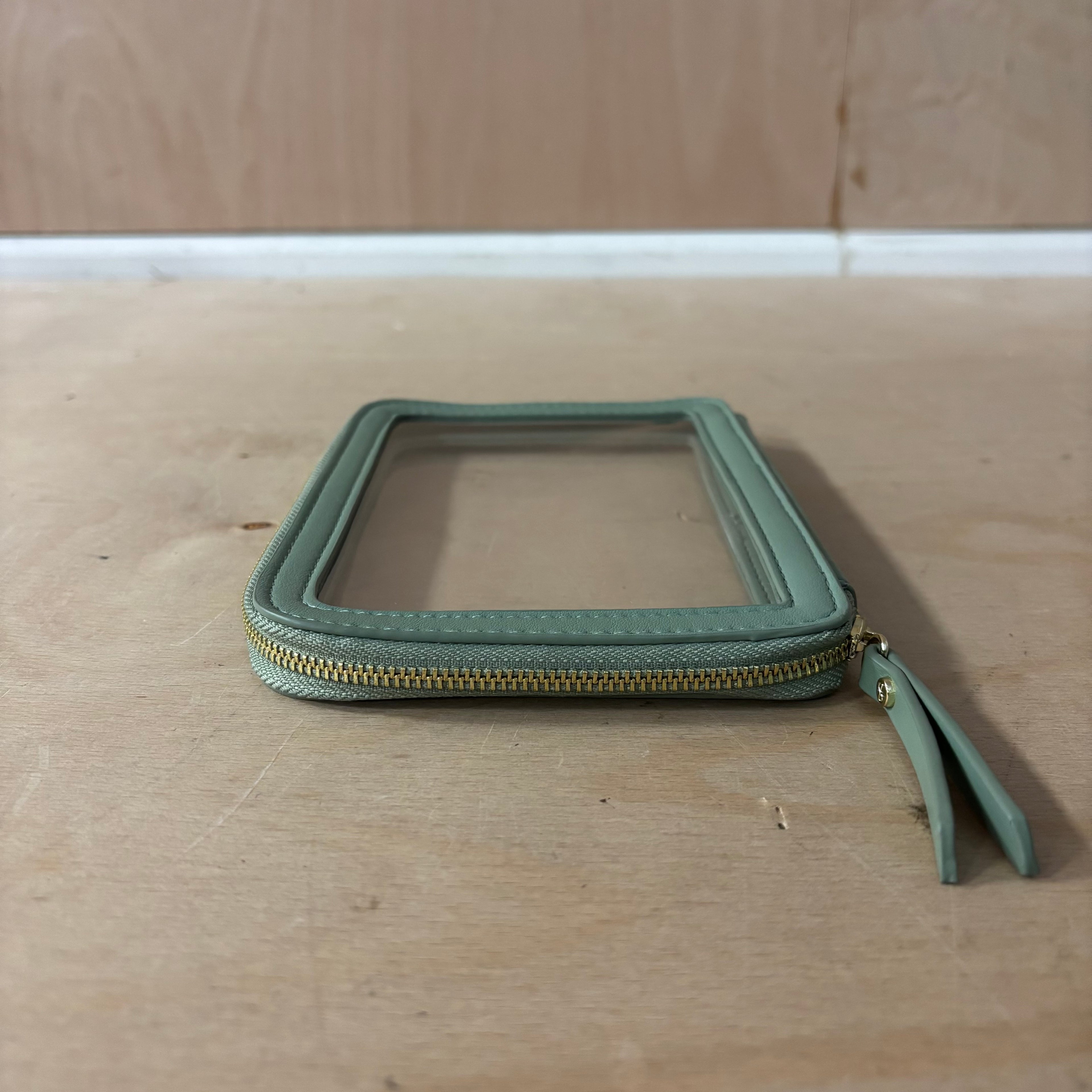 Stackers wave wash bag in wave green