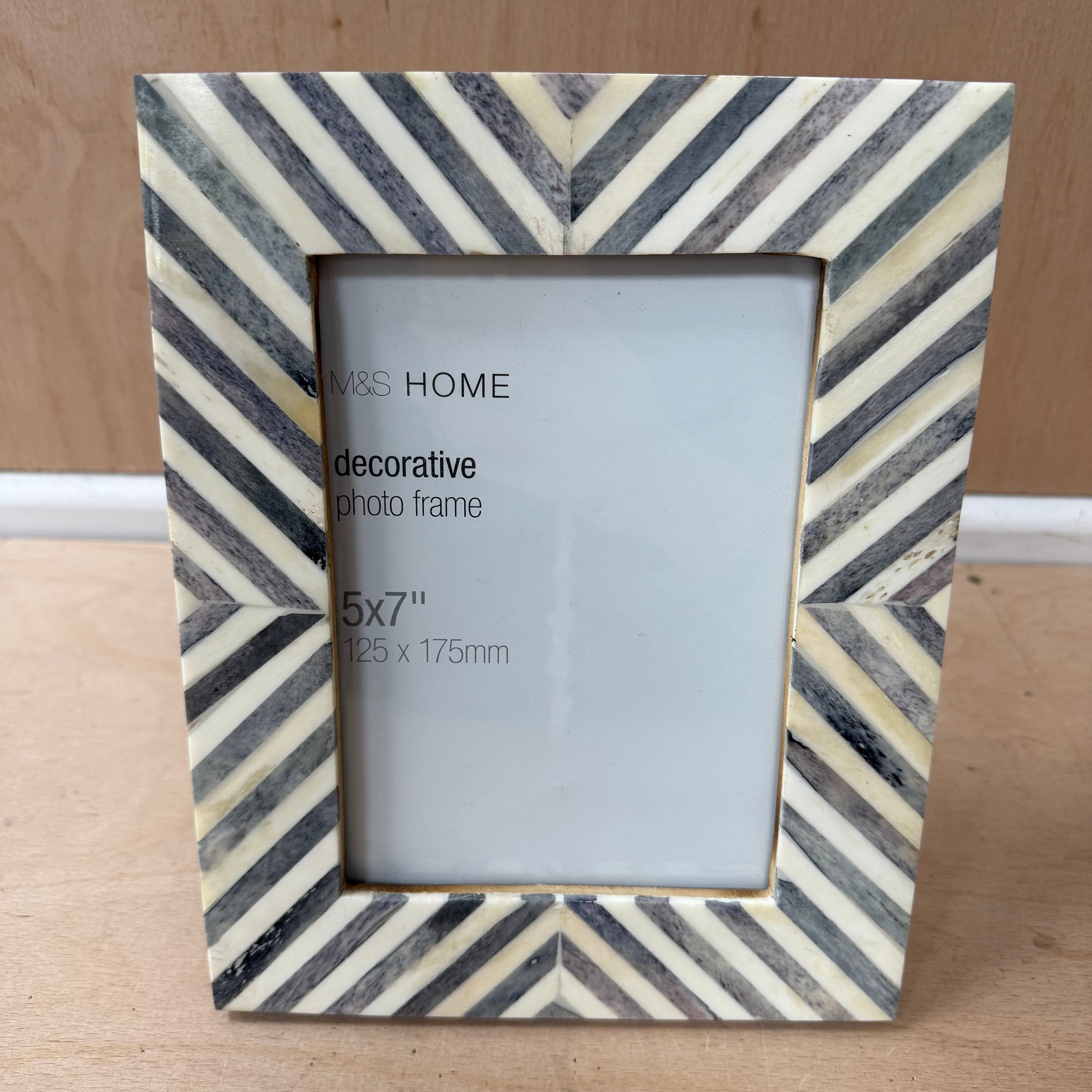 M&S home decorative black & white frames pair 5x7" - 4x6"
