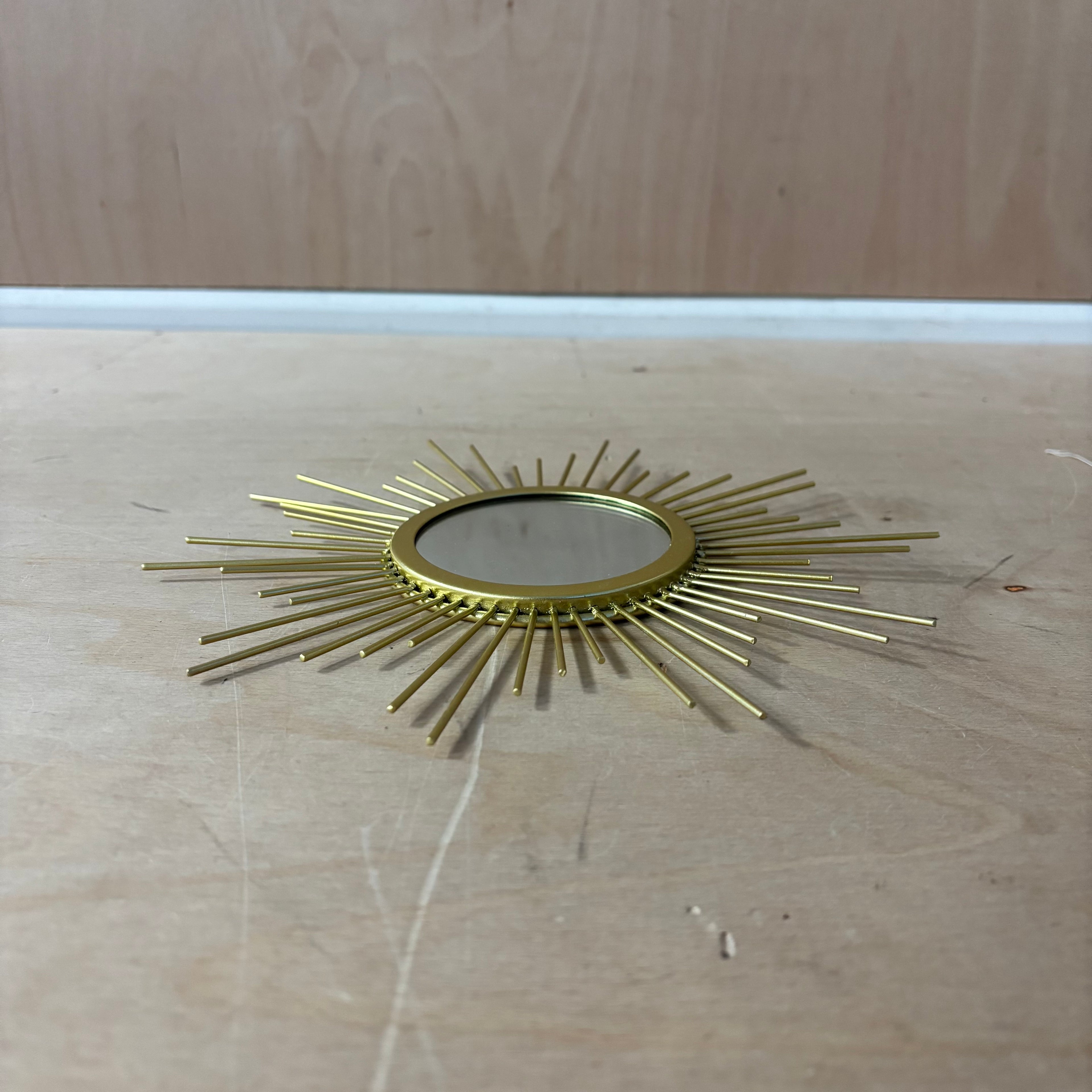 Star mirror in gold