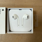 Apple EarPods lightening connector A1748 new in box