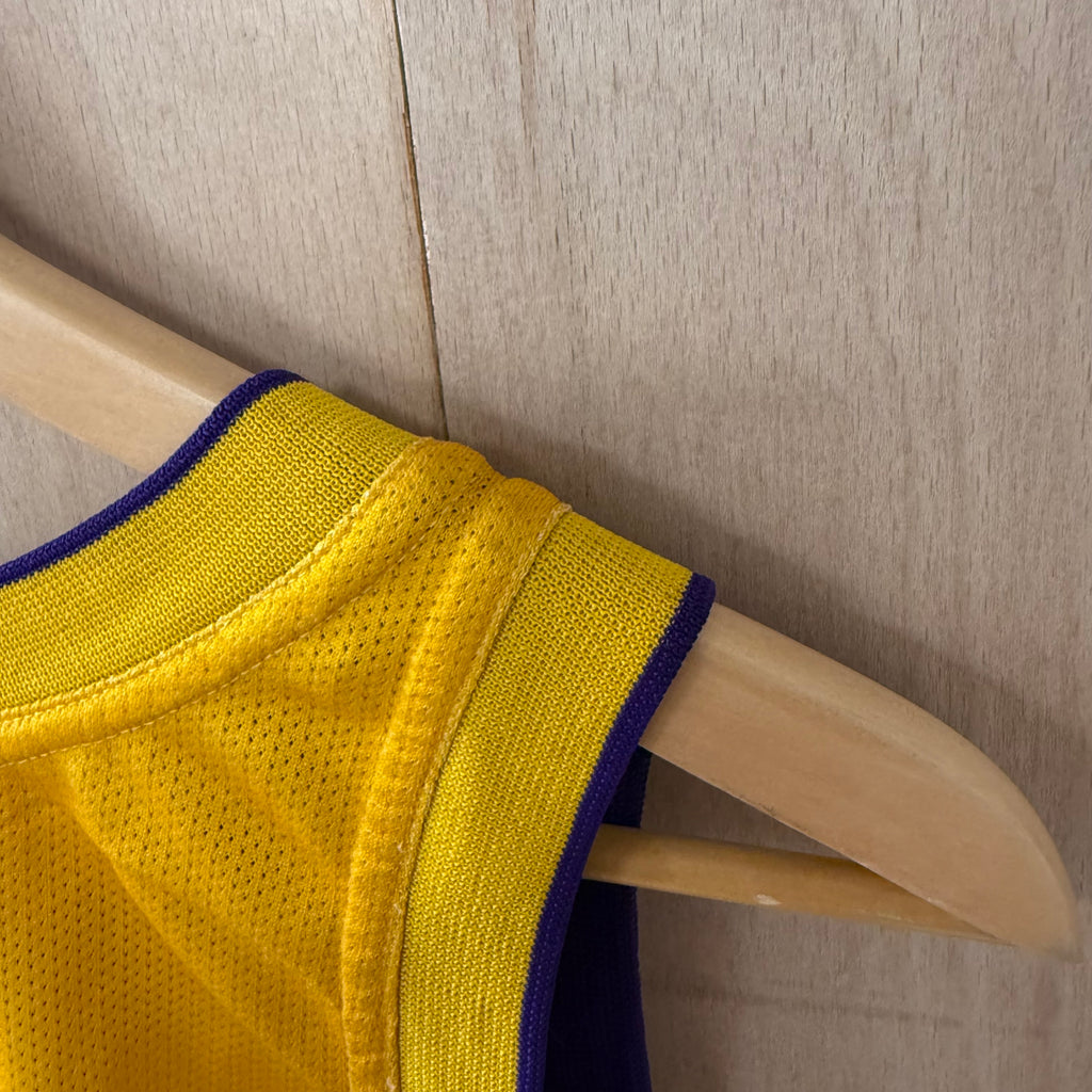 Champion vintage lakers jersey kobe bryant #8 true vintage size medium