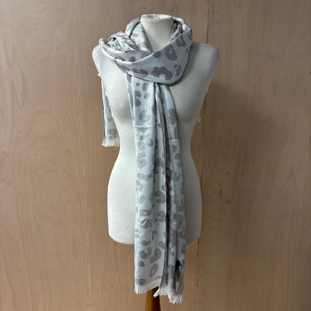 Klass silver patterned scarf