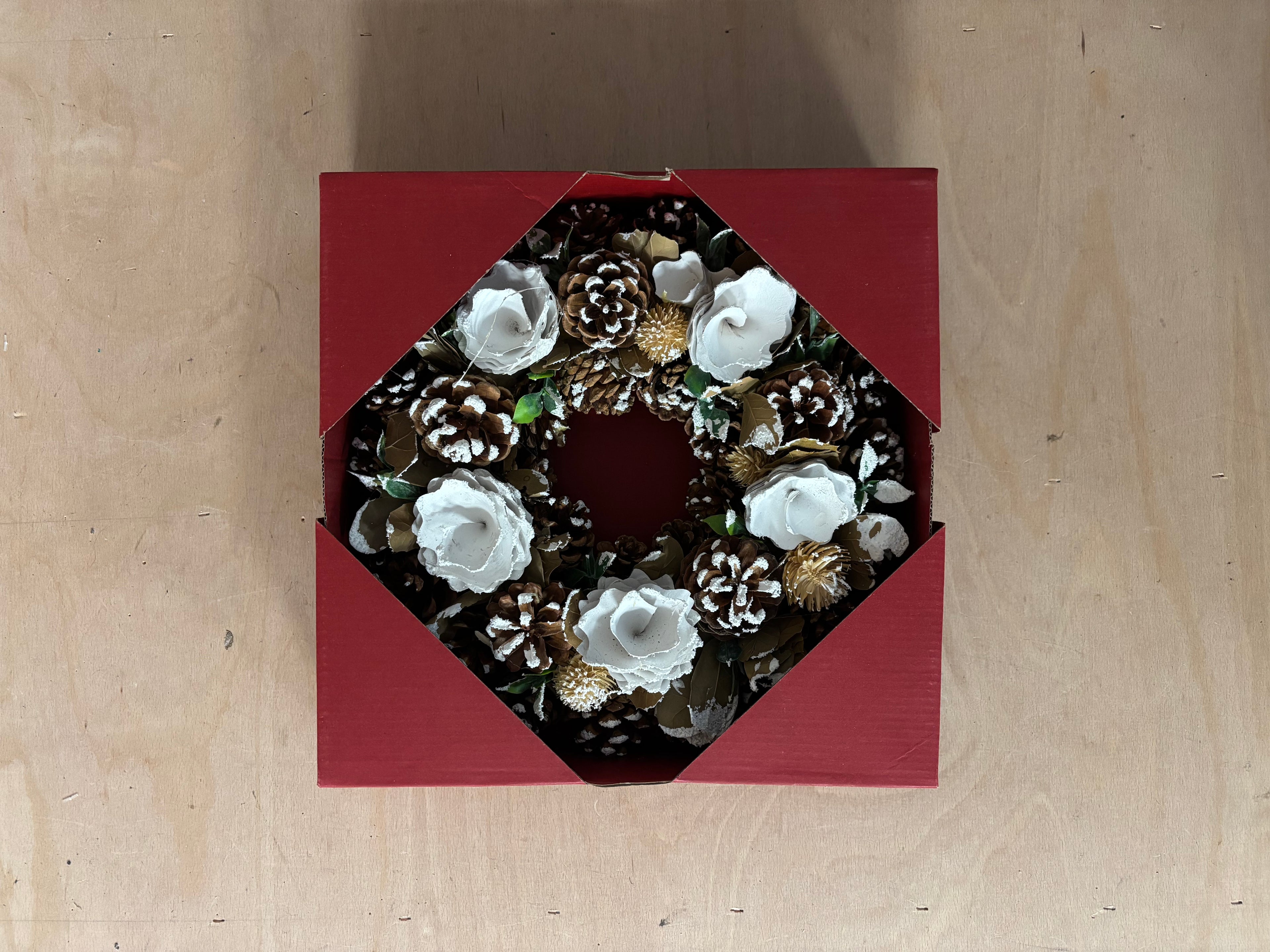 Christmas wreath white boxed