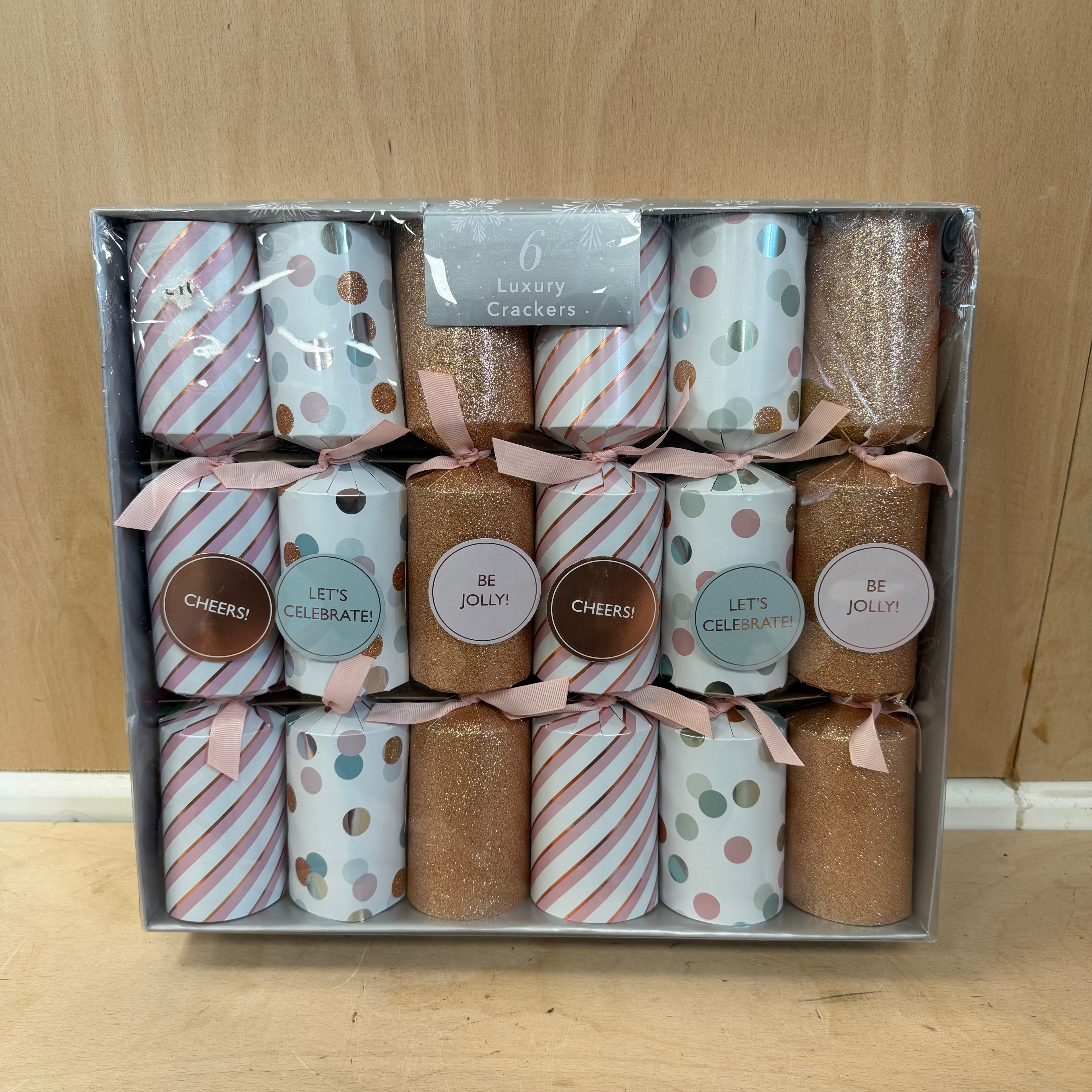 Dunelm 6 luxury christmas crackers boxed