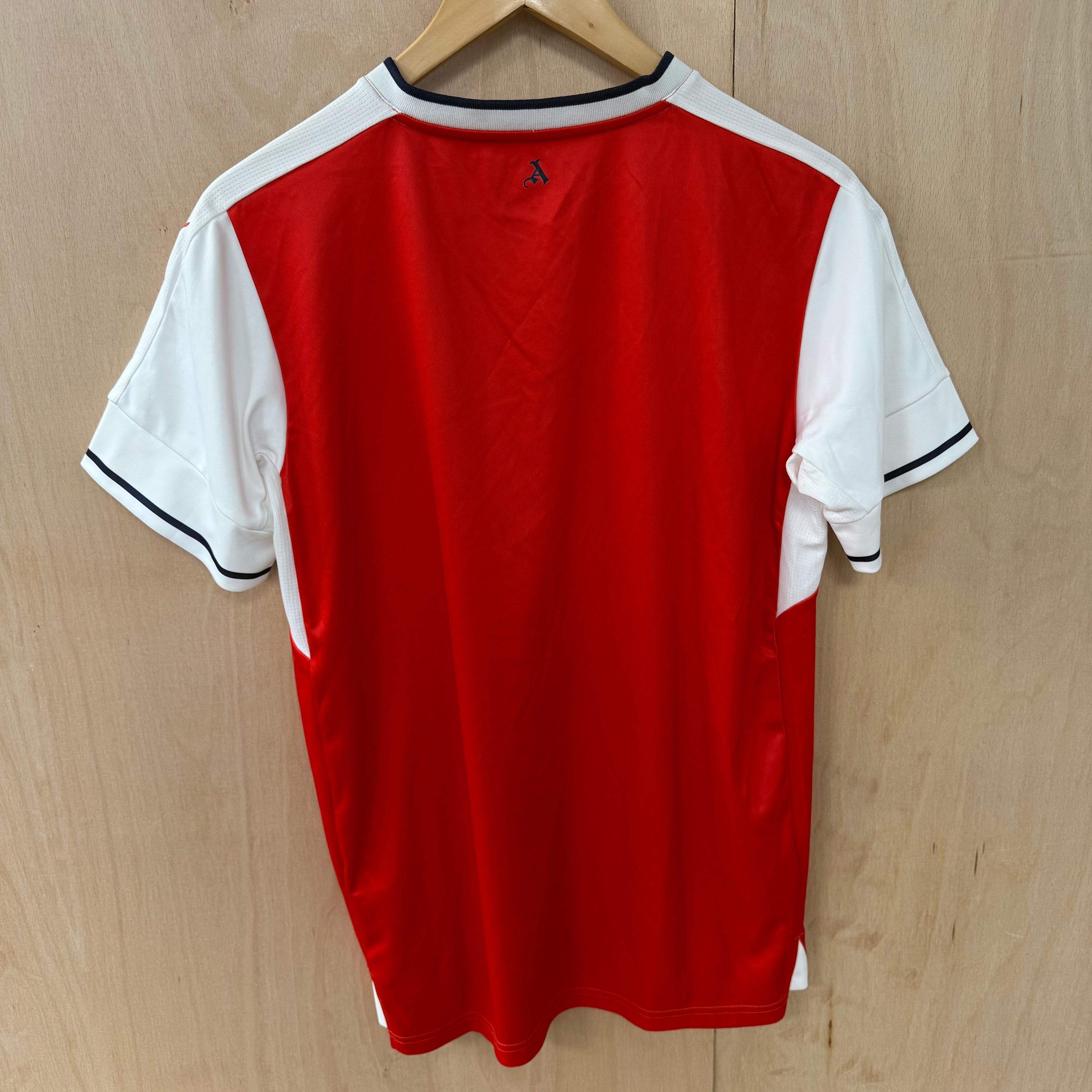 Arsenal fc 2016/17 home shirt size 15-16 years