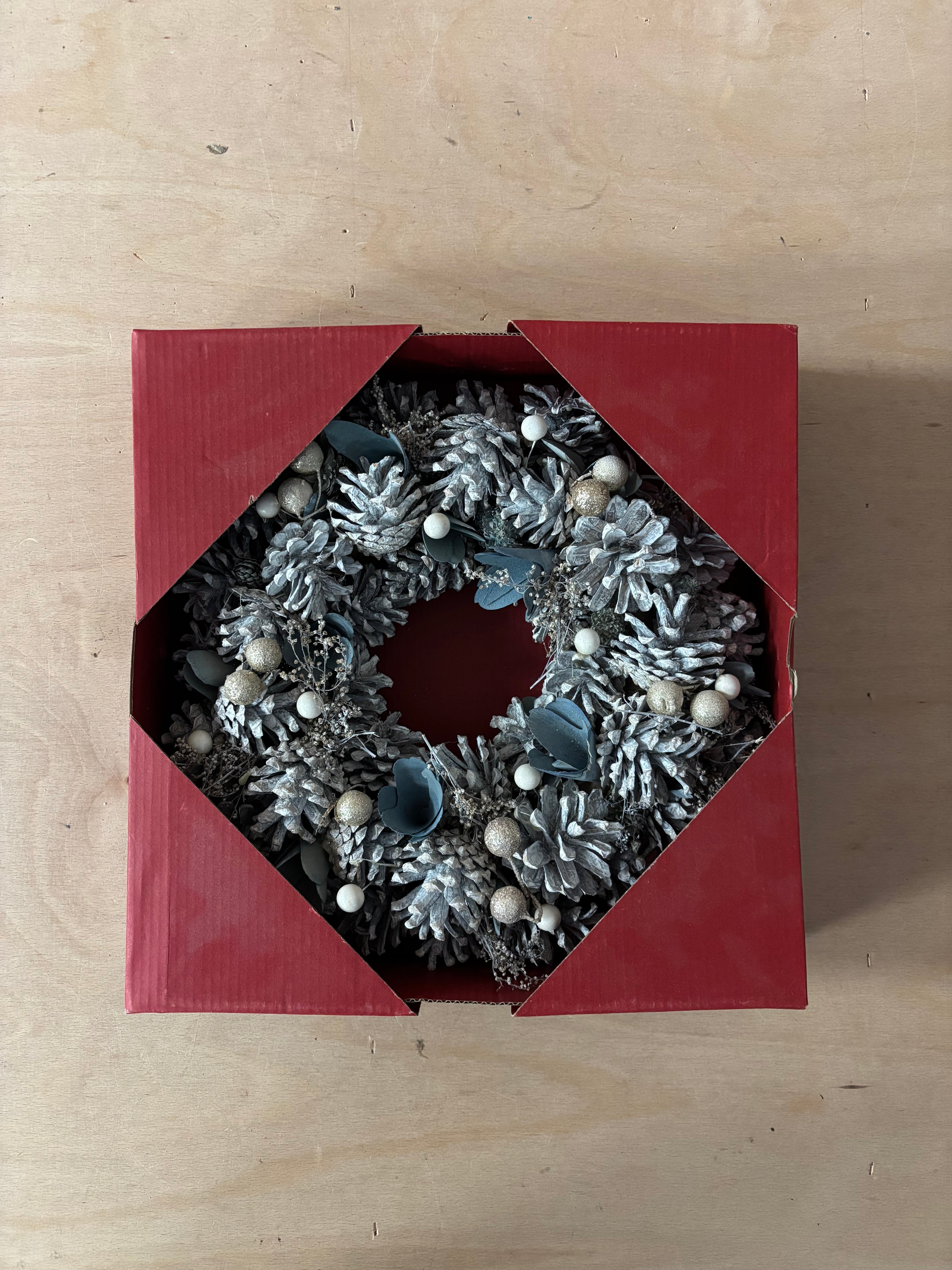 Christmas wreath boxed sage & white