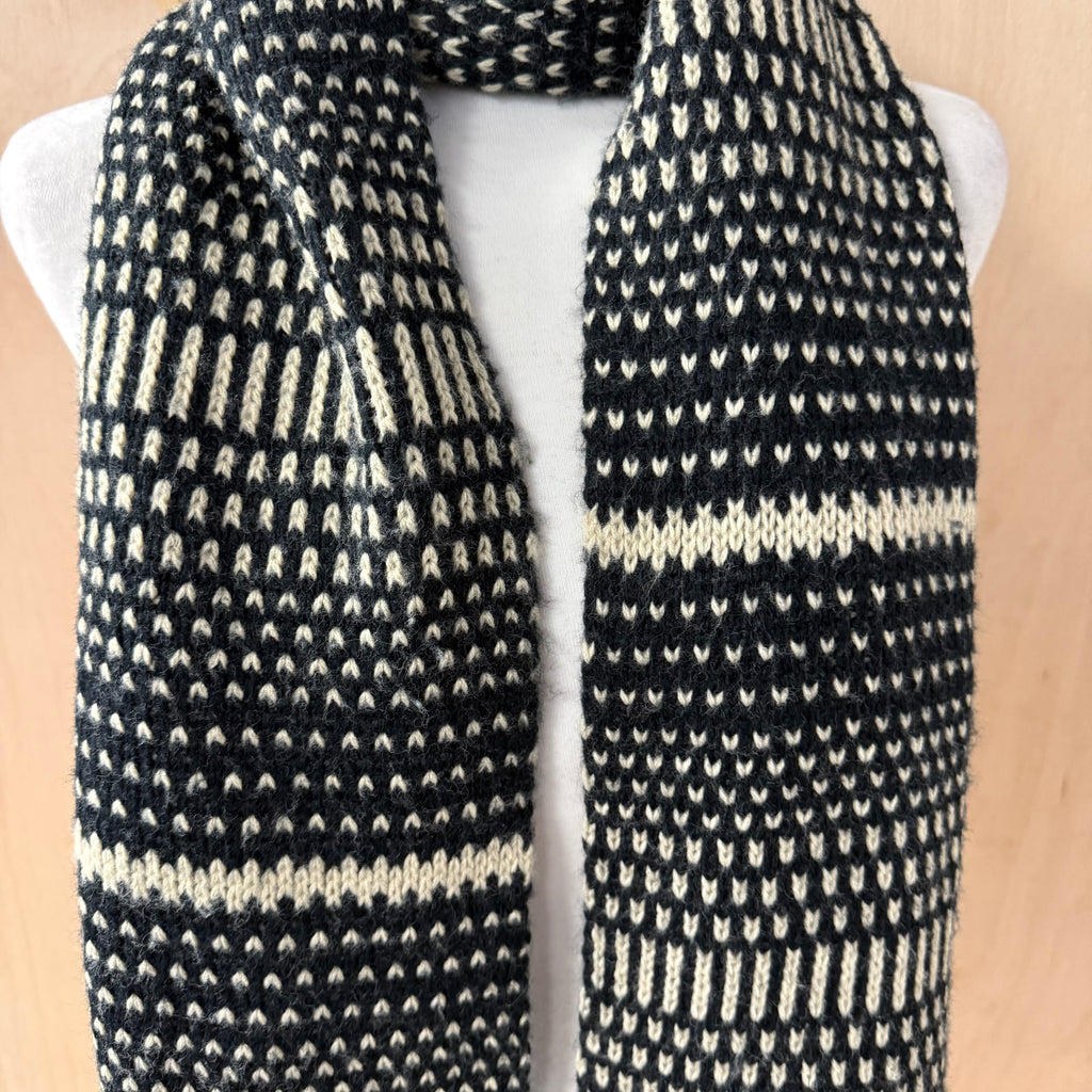 Cedar wood state men's scarf