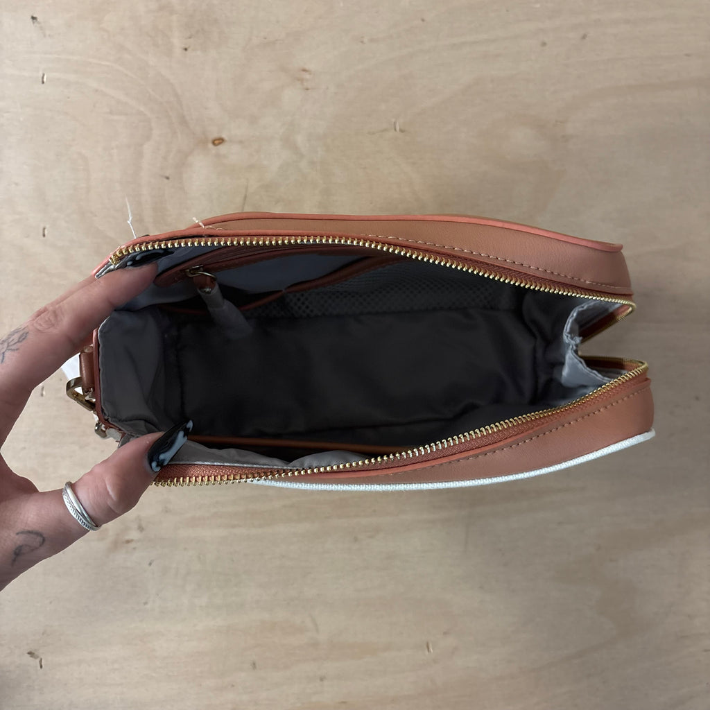 Stackers wave wash bag in wave desert