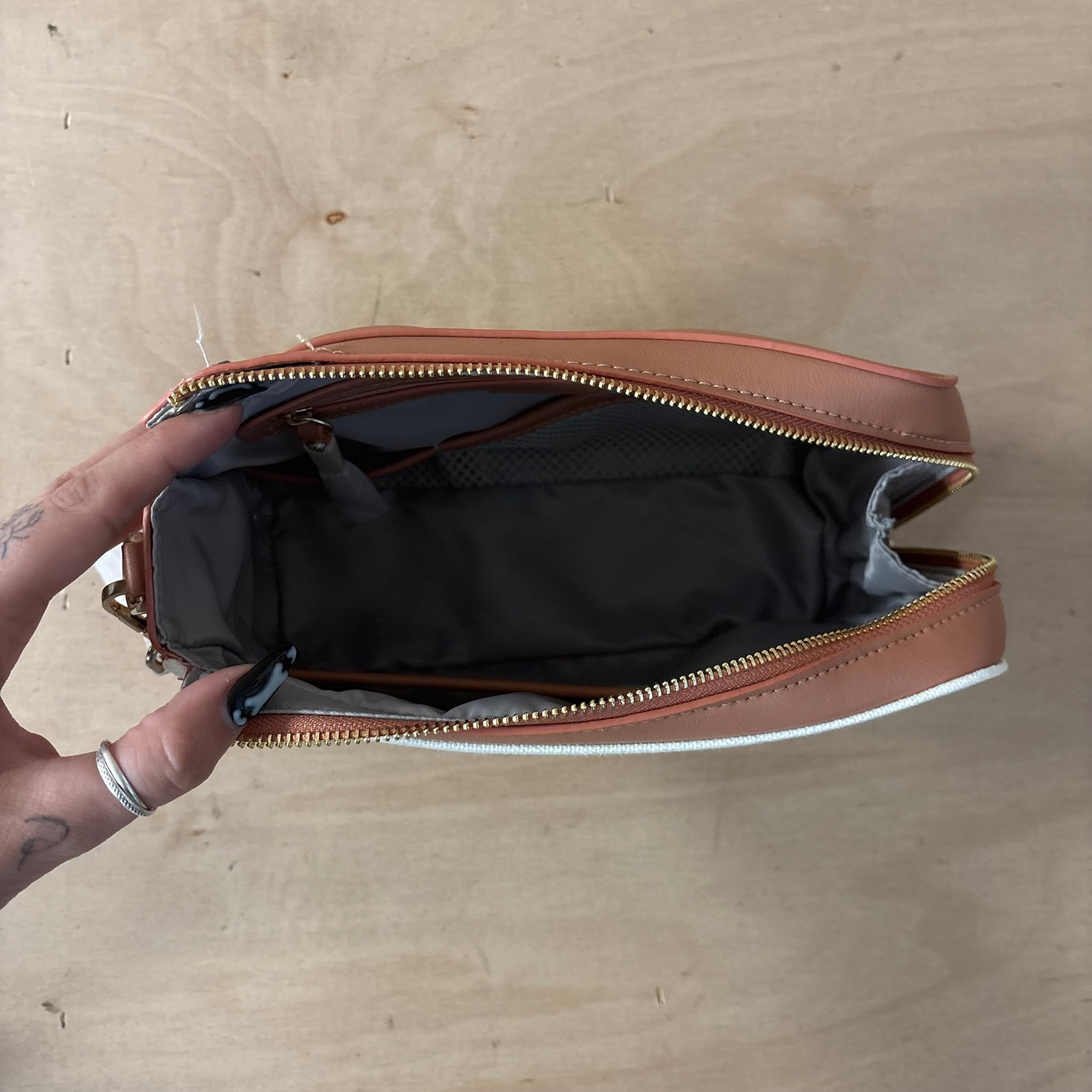 Stackers wave wash bag in wave desert