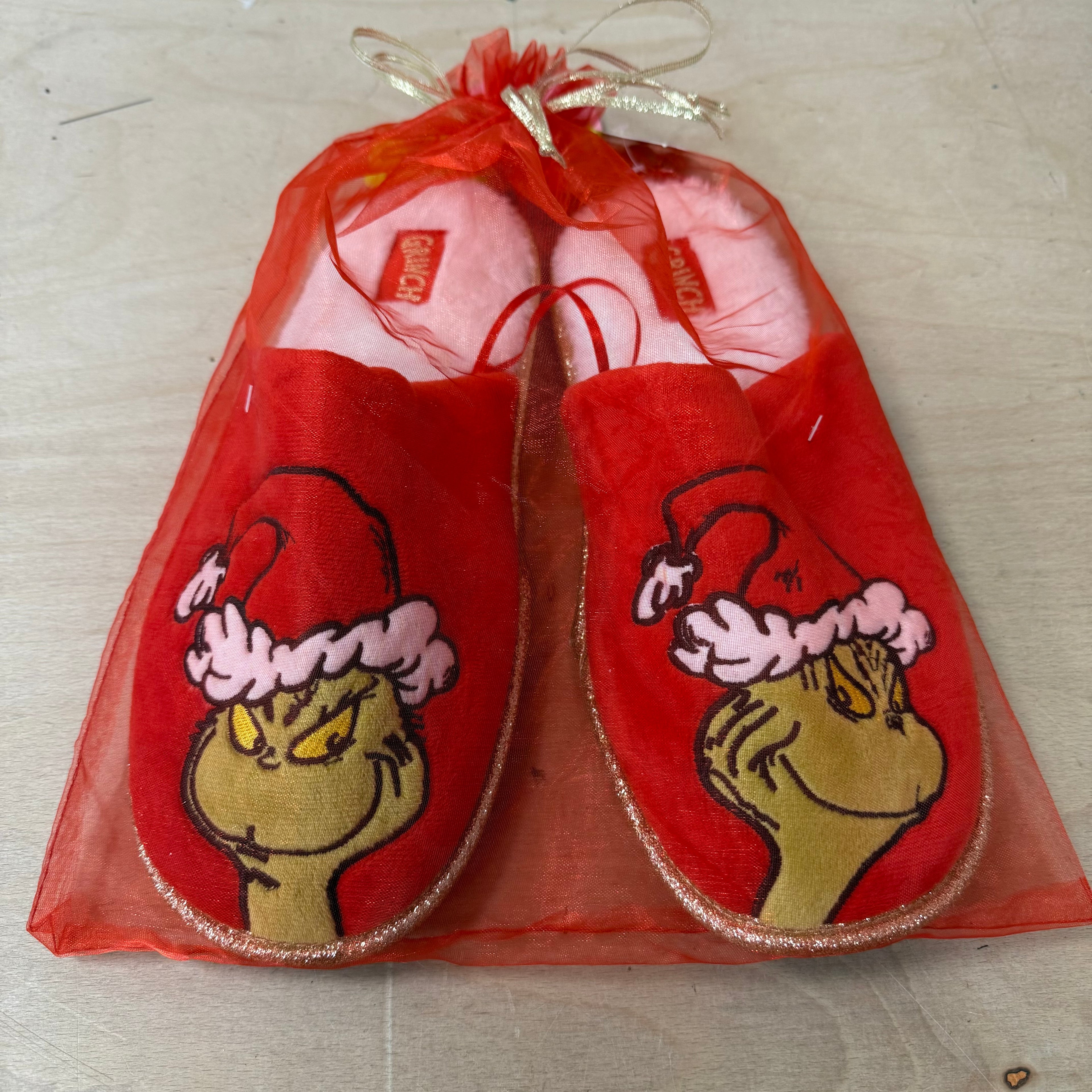 The grinch christmas slippers gift wrap bag size 7/8