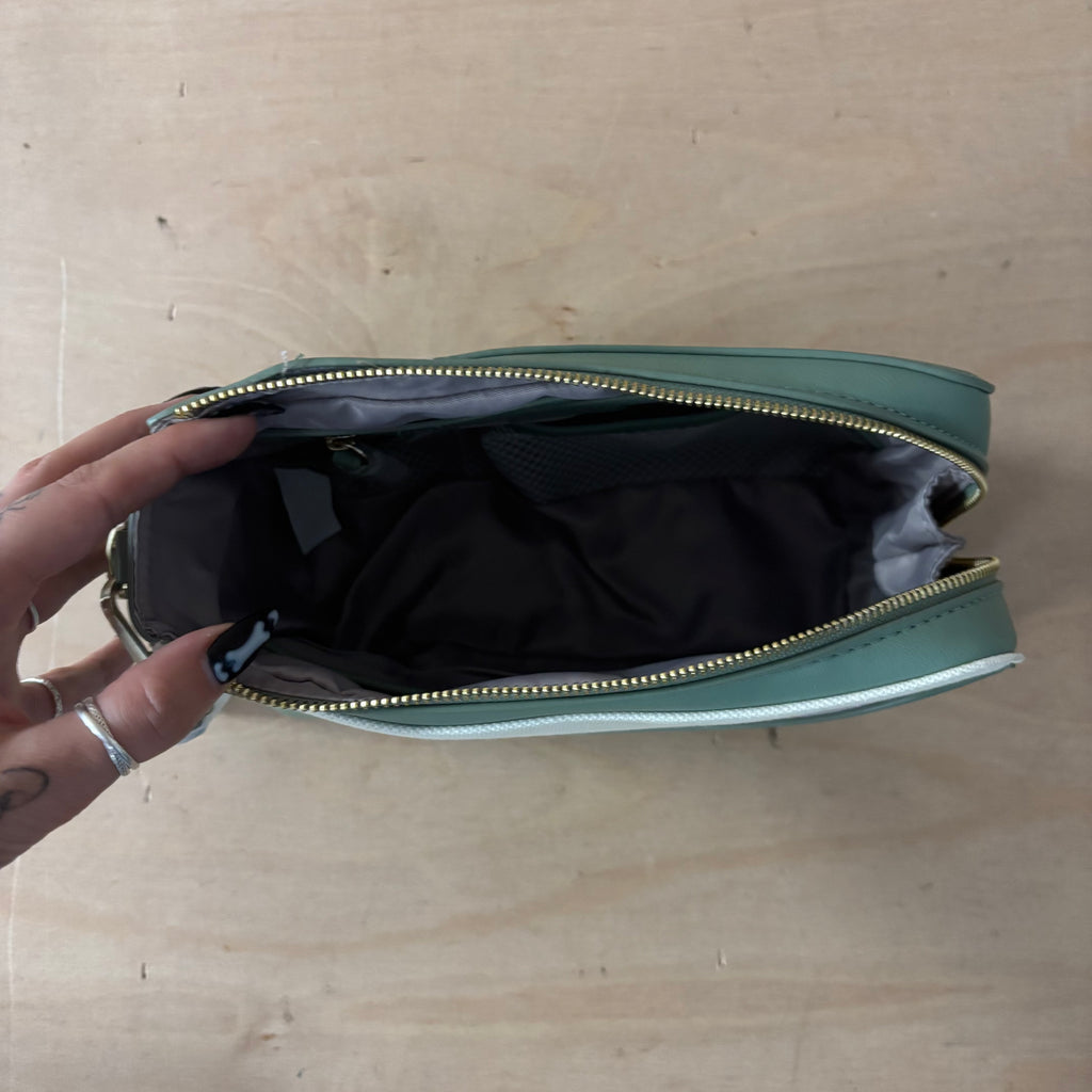 Stackers wave wash bag in wave green