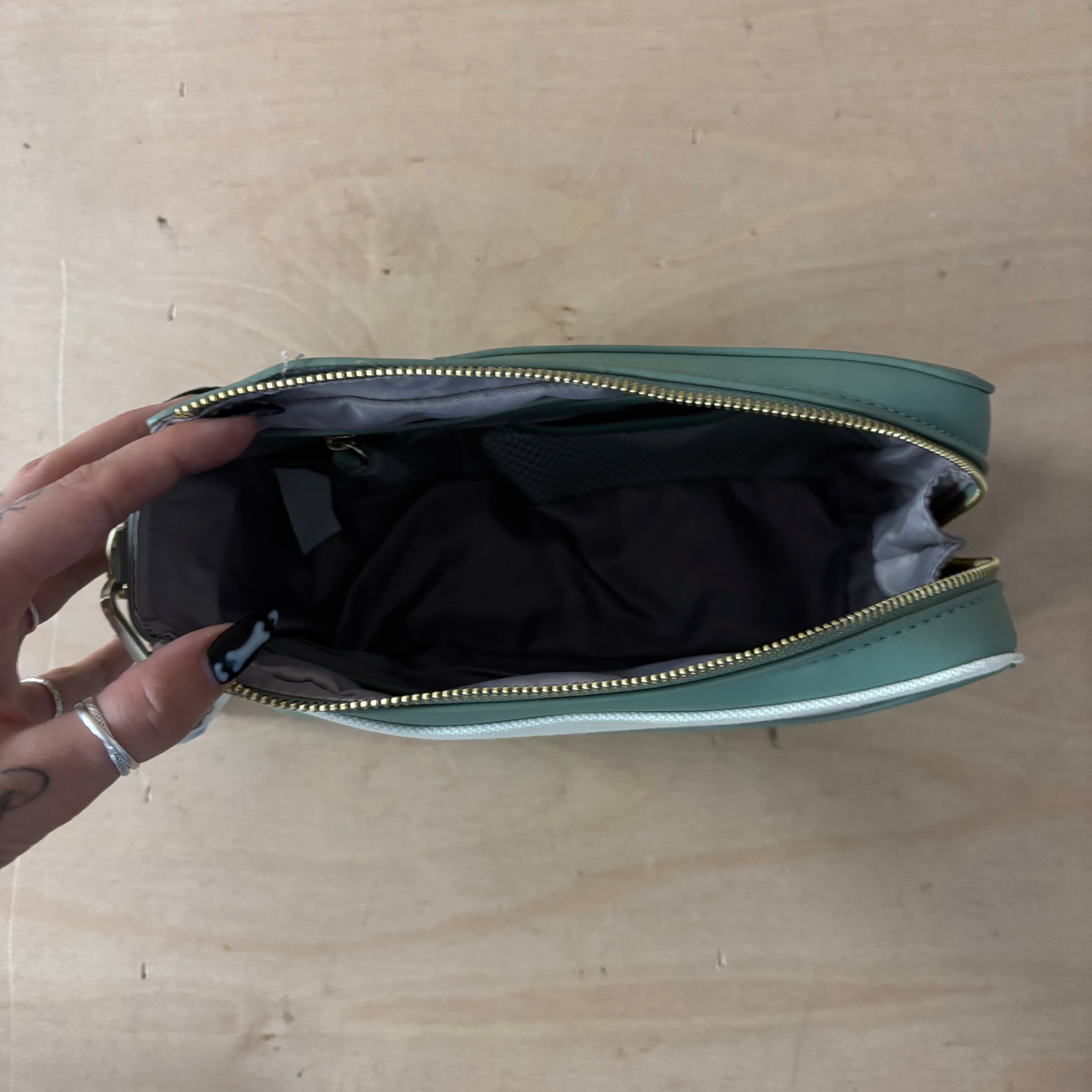 Stackers wave wash bag in wave green