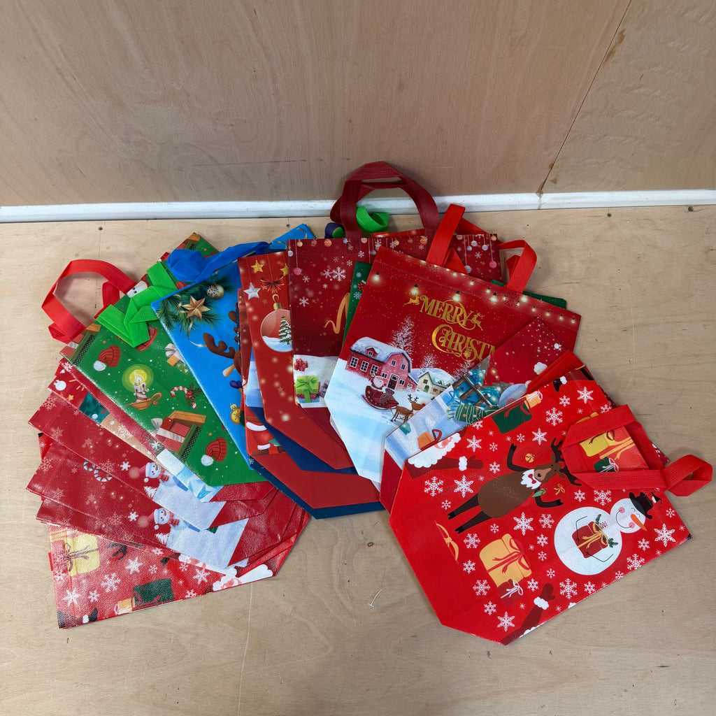 Bundle of x19 vintage christmas gift bags