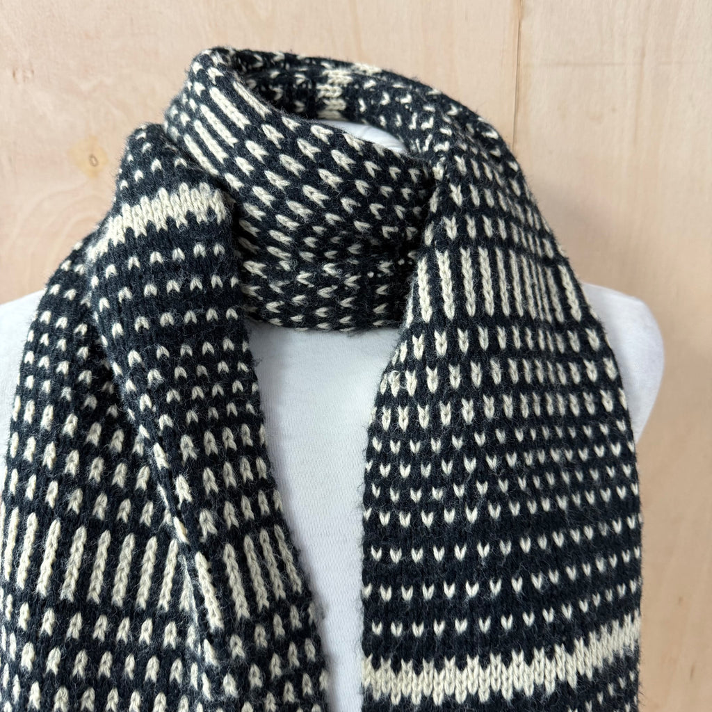 Cedar wood state men's scarf