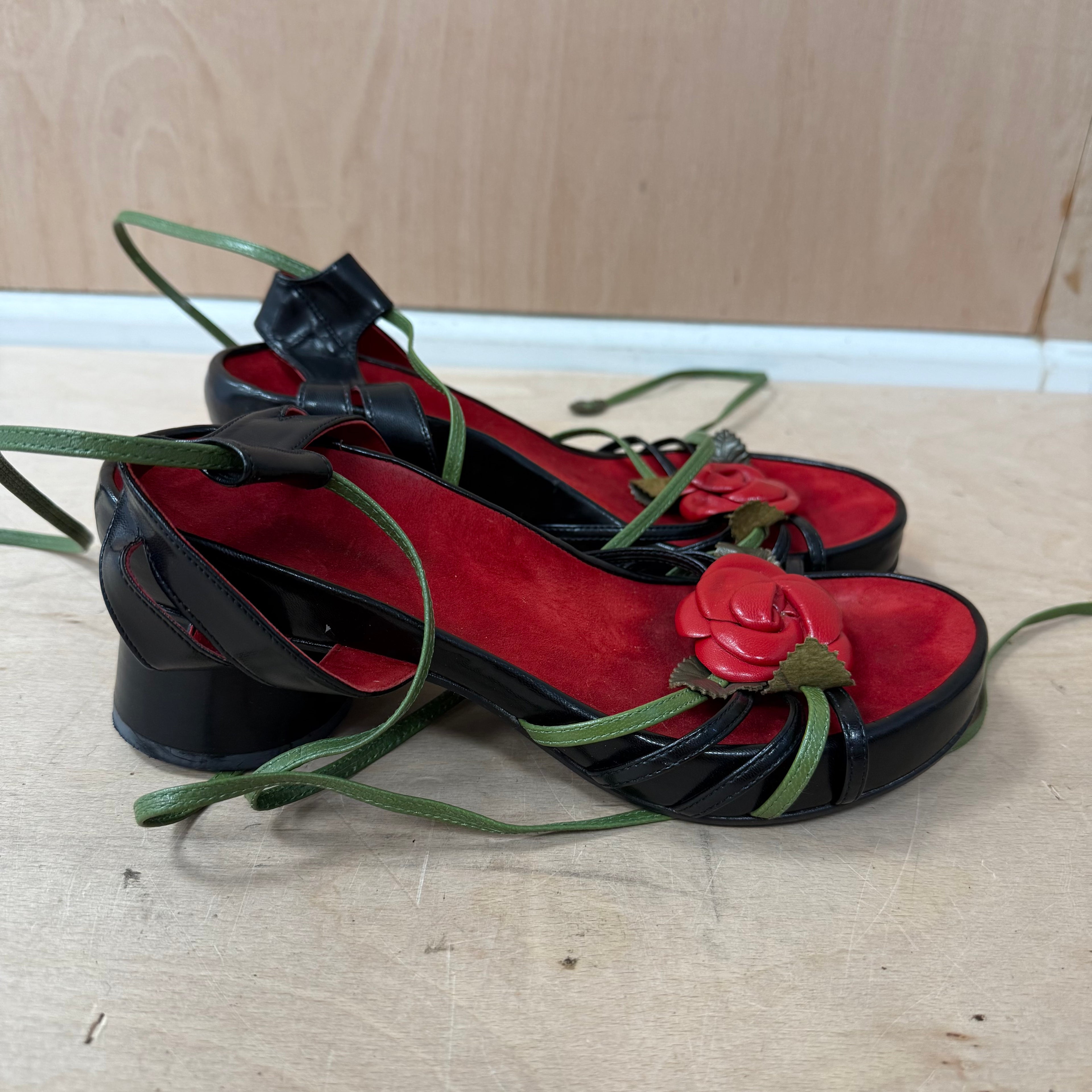 Shellys leather rose detailed circular heels size 6 UK