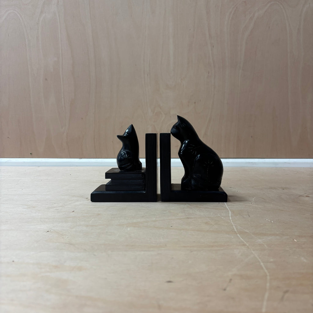 Cat and mouse designed bookends