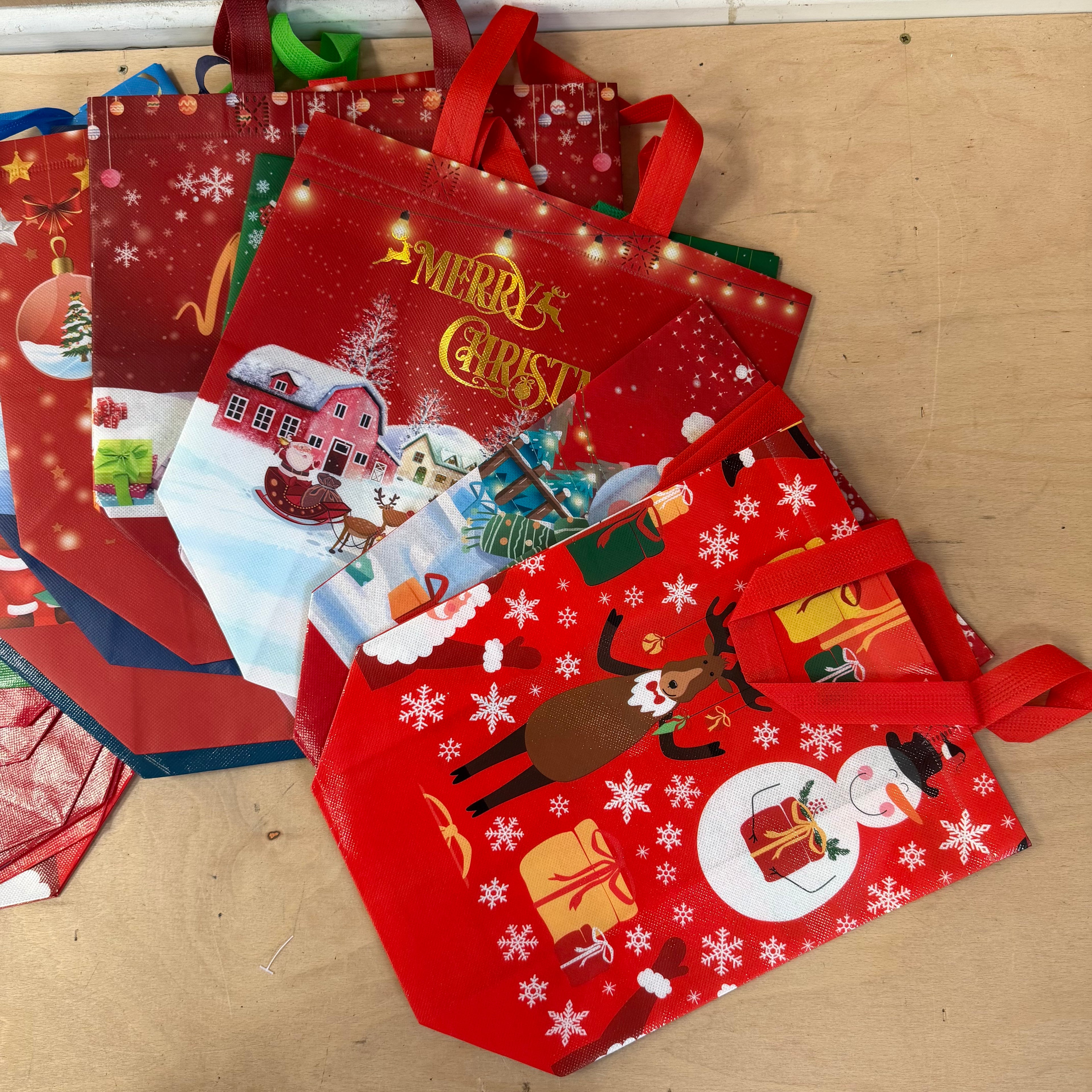 Bundle of x19 vintage christmas gift bags