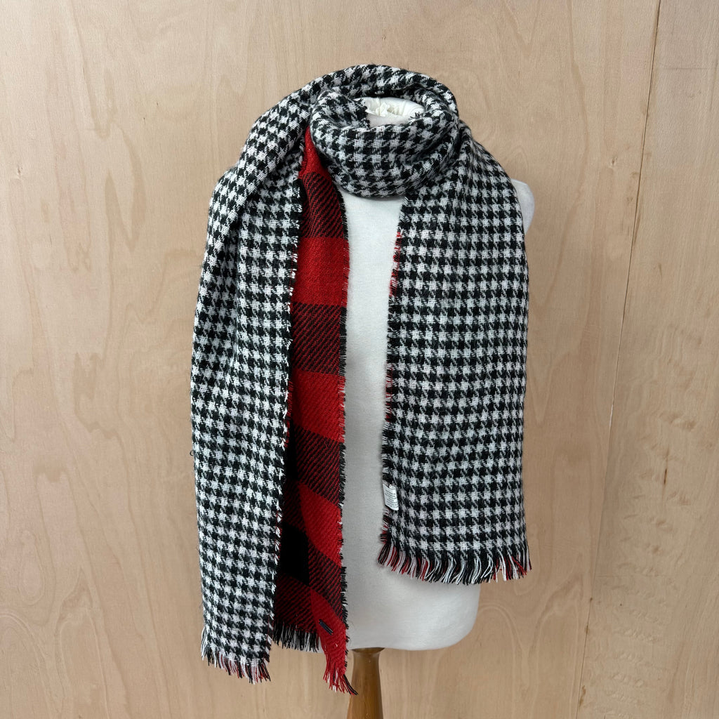 Steve madden houndstooth black and white check scarf