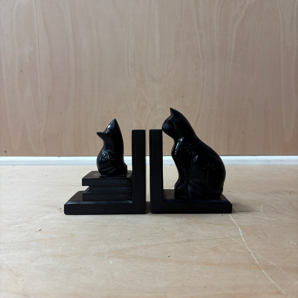 Cat and mouse designed bookends