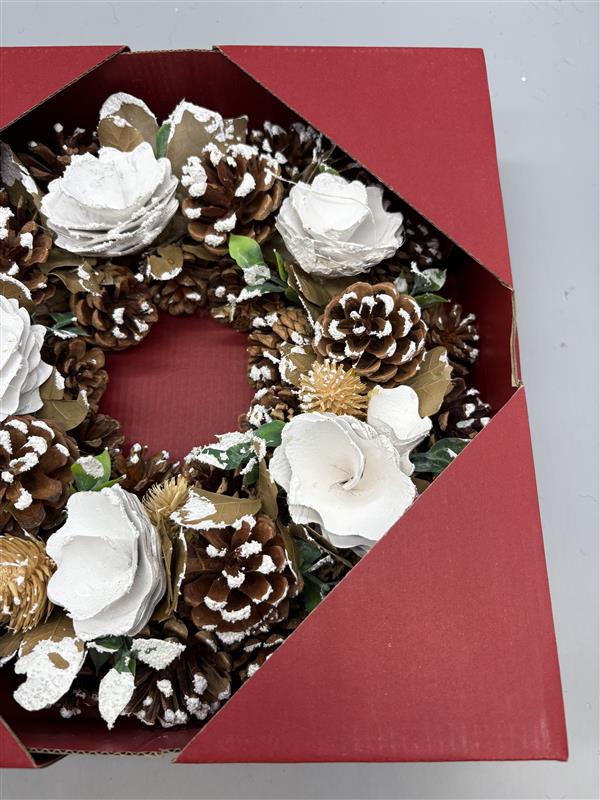 Christmas wreath white boxed